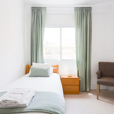 C34 Cosy 4 Bdr Close To Maria Zambrano *